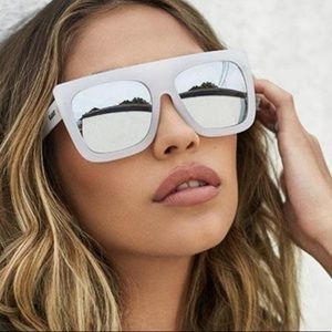 Quay Cafe Racer White